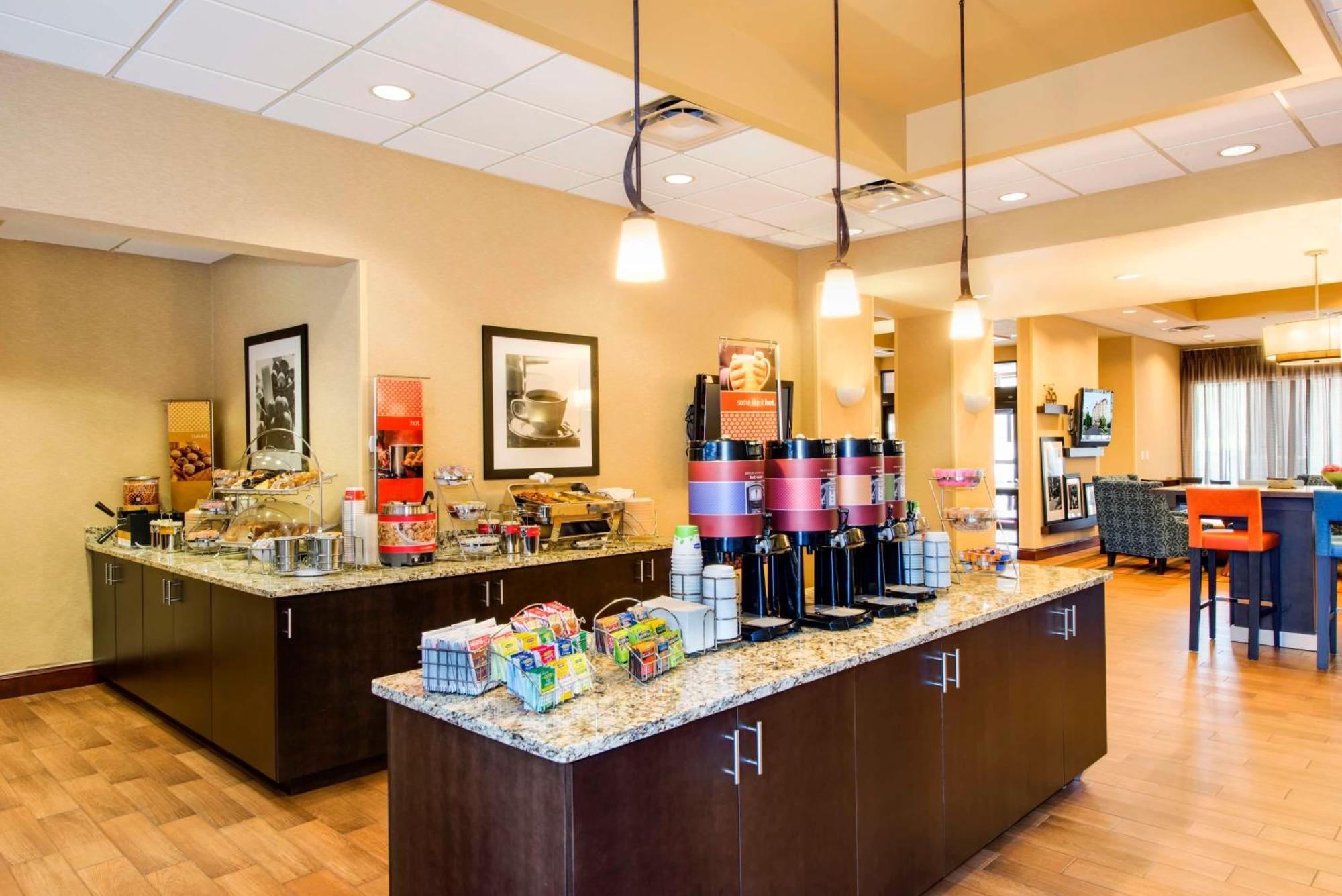 Hampton Inn & Suites Atlanta-Galleria Смирна Экстерьер фото