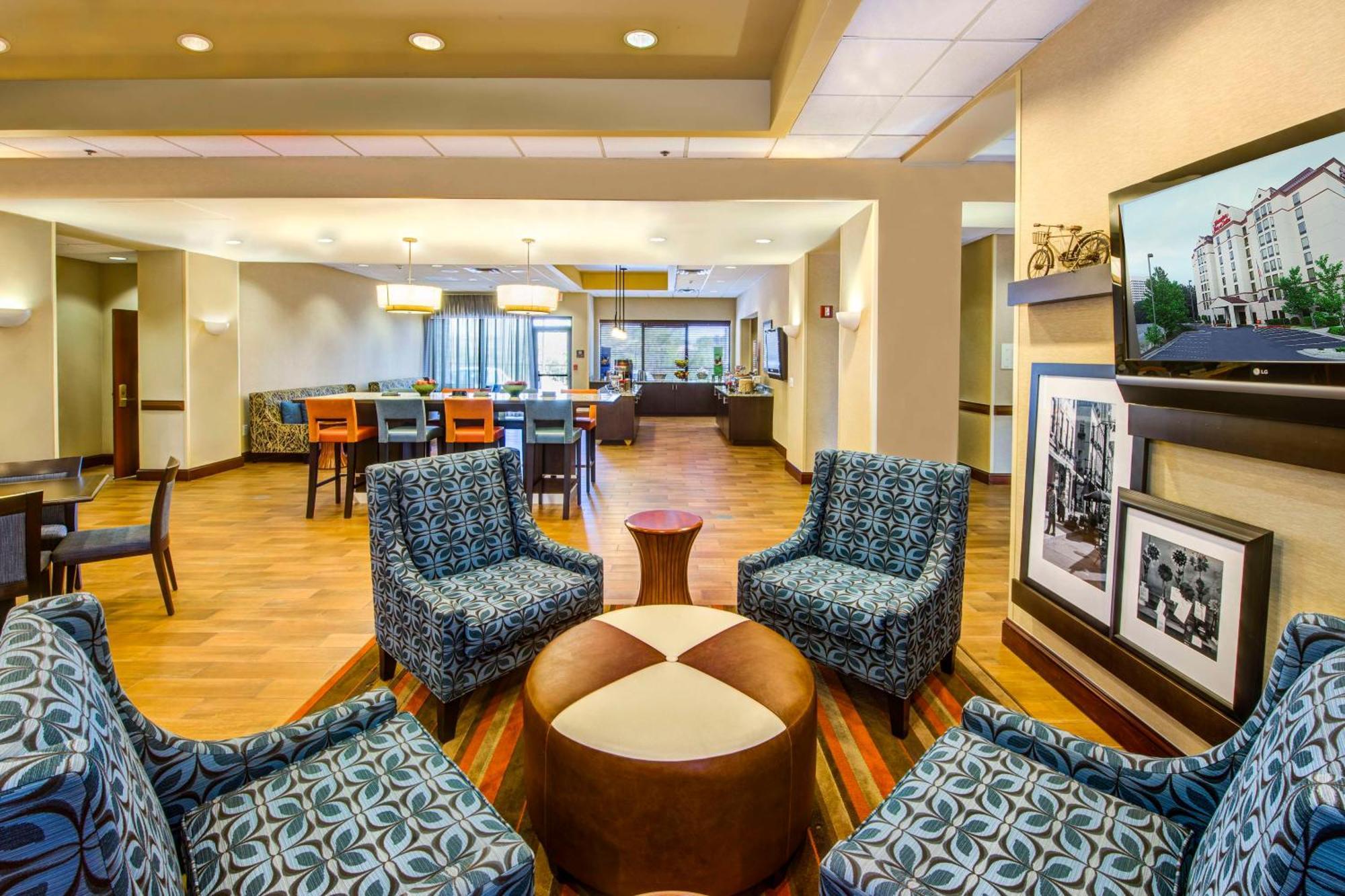 Hampton Inn & Suites Atlanta-Galleria Смирна Экстерьер фото